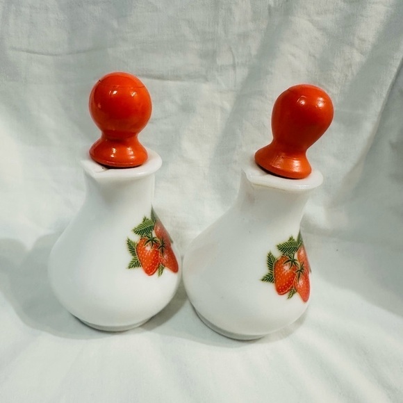 2 Vintage 1969 Avon Strawberry & Cream Milk Glass Cruets with Lids Collectible - Picture 3 of 5